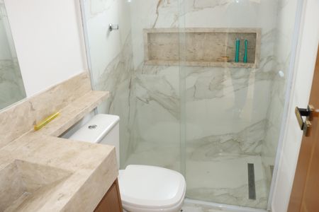 Casa de condomínio para alugar com 158m², 3 quartos e 4 vagasBanheiro da Suíte