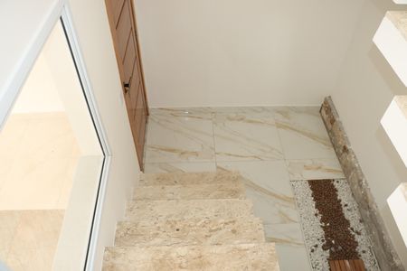 Casa de condomínio para alugar com 158m², 3 quartos e 4 vagasEscada