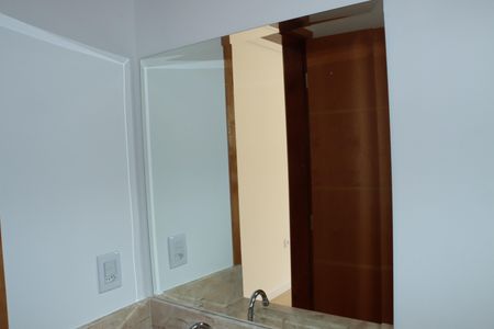 Casa de condomínio para alugar com 158m², 3 quartos e 4 vagasBanheiro da Suíte