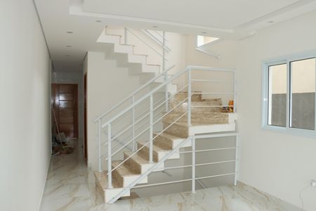 Casa de condomínio para alugar com 158m², 3 quartos e 4 vagasEscada