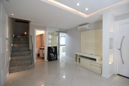 Casa de condomínio à venda com 122m², 3 quartos e 1 vagaSala