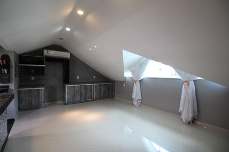 Casa de condomínio à venda com 122m², 3 quartos e 1 vagaÁrea comum