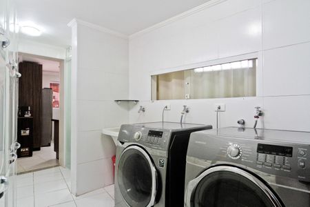 Casa à venda com 390m², 5 quartos e 3 vagasÁrea de Serviço