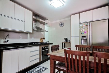 Casa à venda com 390m², 5 quartos e 3 vagasCozinha