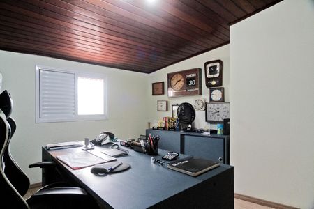 Casa à venda com 390m², 5 quartos e 3 vagasQuarto 4