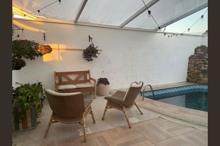 Casa de condomínio à venda com 200m², 3 quartos e 2 vagas Casa de condomínio à venda com 200m², 3 quartos e 2 vagasPiscina