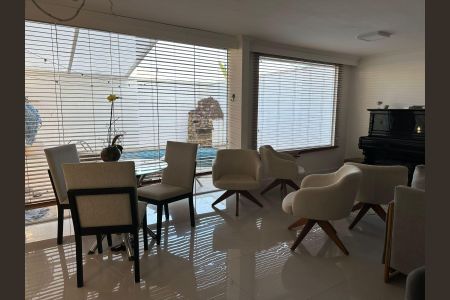 Casa de condomínio à venda com 200m², 3 quartos e 2 vagas Casa de condomínio à venda com 200m², 3 quartos e 2 vagasSala