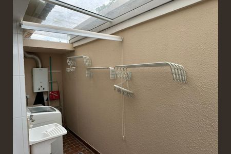 Casa de condomínio à venda com 200m², 3 quartos e 2 vagas Casa de condomínio à venda com 200m², 3 quartos e 2 vagasÁrea de Serviço