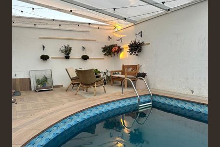 Casa de condomínio à venda com 200m², 3 quartos e 2 vagas Casa de condomínio à venda com 200m², 3 quartos e 2 vagasPiscina