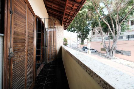 Casa à venda com 191m², 4 quartos e 2 vagasSuíte 2