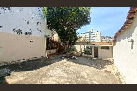 Casa à venda com 300m², 4 quartos e 1 vagaQuintal