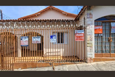 Casa à venda com 300m², 4 quartos e 1 vagaFachada
