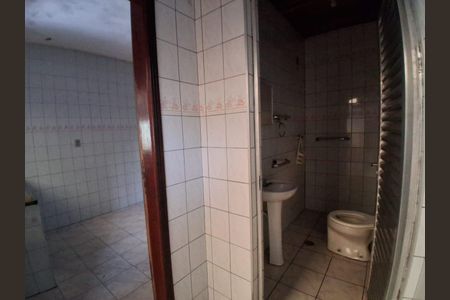 Casa à venda com 250m², 3 quartos e 4 vagas Casa à venda com 250m², 3 quartos e 4 vagasEdícula Banheiro