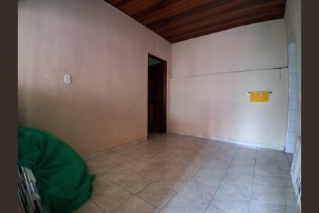 Casa à venda com 250m², 3 quartos e 4 vagas Casa à venda com 250m², 3 quartos e 4 vagasEdícula Sala