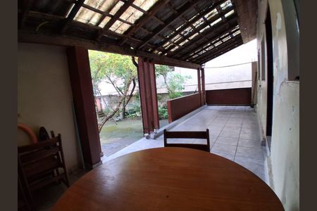 Casa à venda com 250m², 3 quartos e 4 vagas Casa à venda com 250m², 3 quartos e 4 vagasEdícula