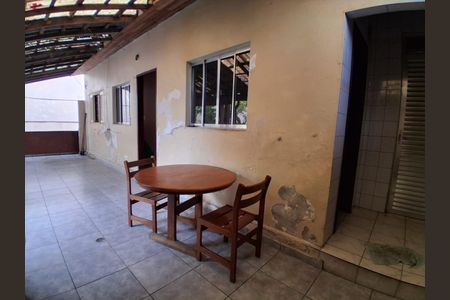 Casa à venda com 250m², 3 quartos e 4 vagas Casa à venda com 250m², 3 quartos e 4 vagasEdícula