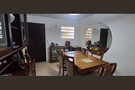 Casa para alugar com 383m², 4 quartos e 3 vagas Casa para alugar com 383m², 4 quartos e 3 vagasCopa