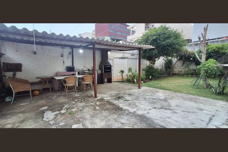 Casa para alugar com 383m², 4 quartos e 3 vagas Casa para alugar com 383m², 4 quartos e 3 vagasQuintal
