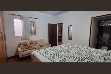 Casa para alugar com 383m², 4 quartos e 3 vagas Casa para alugar com 383m², 4 quartos e 3 vagasSuíte