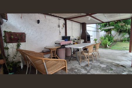 Casa para alugar com 383m², 4 quartos e 3 vagas Casa para alugar com 383m², 4 quartos e 3 vagasQuintal