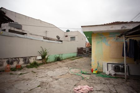 Casa à venda com 100m², 2 quartos e 2 vagas Casa à venda com 100m², 2 quartos e 2 vagasQuintal