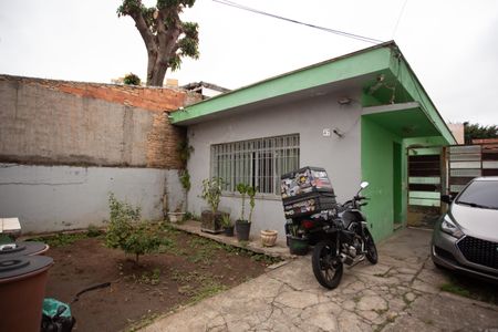 Casa à venda com 100m², 2 quartos e 2 vagas Casa à venda com 100m², 2 quartos e 2 vagasQuintal
