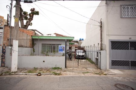 Casa à venda com 100m², 2 quartos e 2 vagas Casa à venda com 100m², 2 quartos e 2 vagasFachada