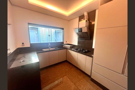 Casa para alugar com 1600m², 5 quartos e 7 vagasCozinha 1