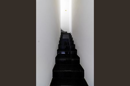 Casa de condomínio à venda com 52m², 2 quartos e 1 vagaEscada