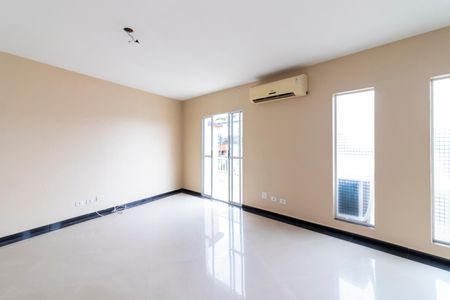 Casa de condomínio à venda com 140m², 3 quartos e 2 vagasSala