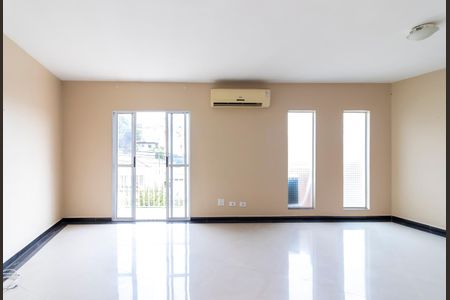 Casa de condomínio à venda com 140m², 3 quartos e 2 vagasSala