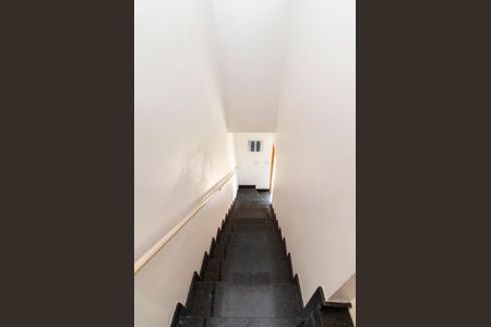 Casa de condomínio à venda com 140m², 3 quartos e 2 vagasCorredor dos Quartos - Escada