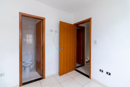 Casa de condomínio à venda com 140m², 3 quartos e 2 vagasSuíte