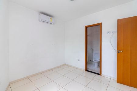 Casa de condomínio à venda com 140m², 3 quartos e 2 vagasSuíte