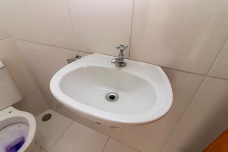 Casa de condomínio à venda com 140m², 3 quartos e 2 vagasLavabo