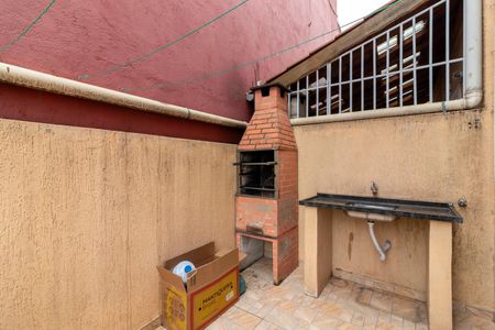 Casa de condomínio à venda com 140m², 3 quartos e 2 vagasQuintal