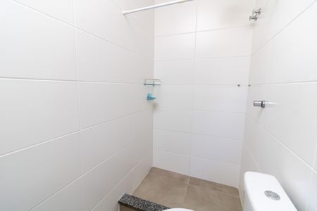 Casa de condomínio à venda com 50m², 2 quartos e 1 vaga Casa de condomínio à venda com 50m², 2 quartos e 1 vagaBanheiro da Suíte 1