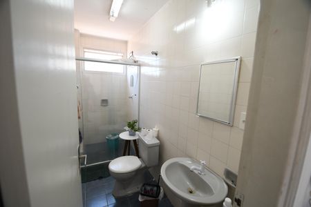 Banheiro de apartamento à venda com 1 quarto, 30m² em Bosque, Campinas
