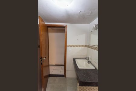 Casa à venda com 300m², 6 quartos e 1 vagaBanheiro Social da Casa de Fundos