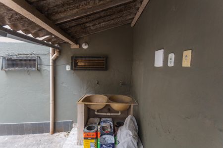 Casa à venda com 300m², 6 quartos e 1 vagaÁrea de Serviço da Casa de Fundos