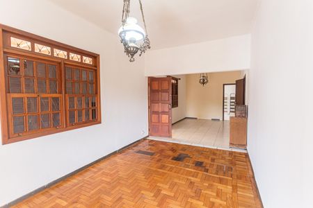 Casa à venda com 300m², 6 quartos e 1 vagaSala 