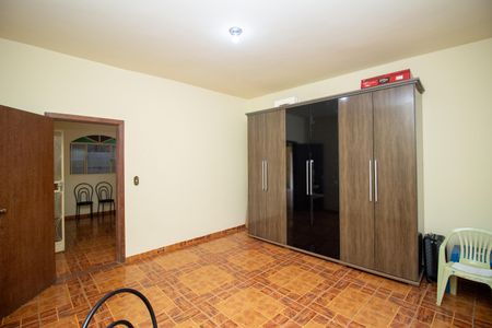 Quarto 2 Casa 1 de casa à venda com 7 quartos, 576m² em Tropical, Contagem