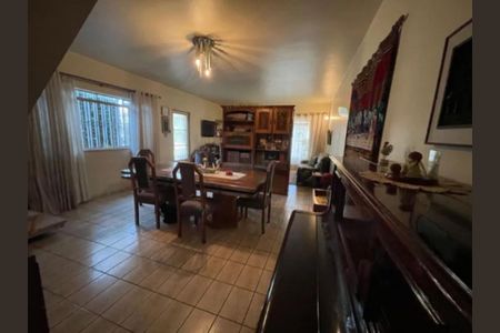 Casa à venda com 4 quartos, 175m² em Jardim Aeroporto, São Paulo