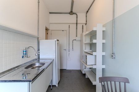Cozinha de kitnet/studio para alugar com 1 quarto, 22m² em República, São Paulo