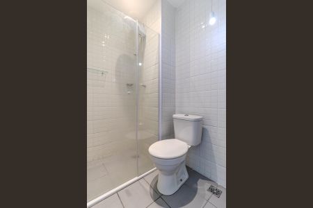 Banheiro de kitnet/studio para alugar com 1 quarto, 22m² em República, São Paulo