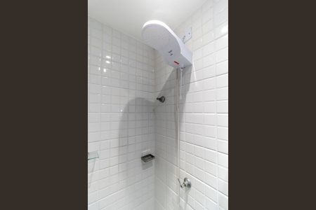 Banheiro de kitnet/studio para alugar com 1 quarto, 22m² em República, São Paulo