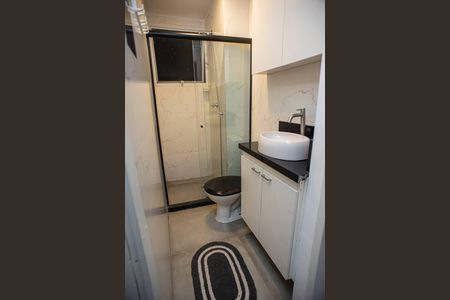 Banheiro de apartamento para alugar com 2 quartos, 45m² em Recreio dos Bandeirantes, Rio de Janeiro