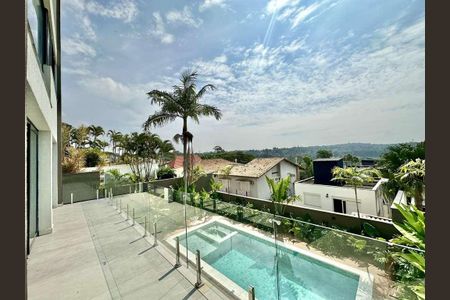 Casa de condomínio para alugar com 484m², 4 quartos e 3 vagas Casa de condomínio para alugar com 484m², 4 quartos e 3 vagasVaranda