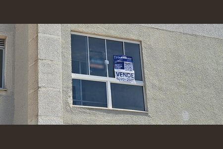 Apartamento à venda com 48m², 2 quartos e 1 vaga Apartamento à venda com 48m², 2 quartos e 1 vagaAdesivo