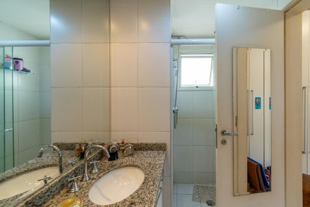Apartamento à venda com 147m², 3 quartos e 2 vagasBanheiro da Suíte